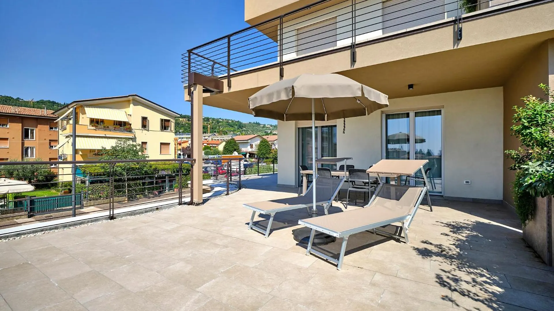 Apartmentsgarda - Residenza Vittoria 0*, Garda (Verona) Italy